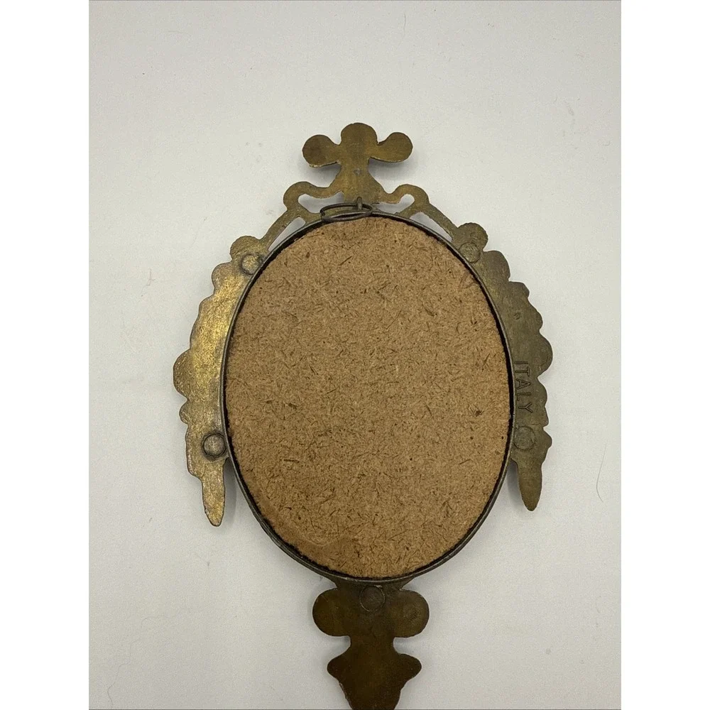 The Unbranded Brand vintage oval